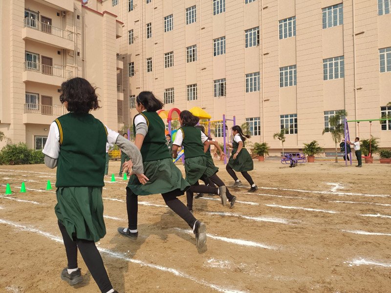 Extracurricular activities and public speaking for Class 8 students in Bihar